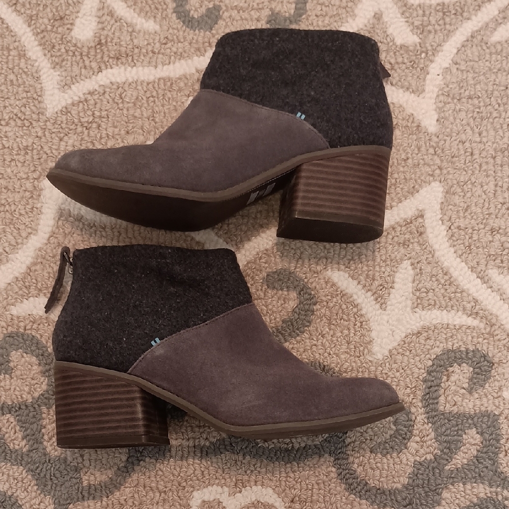 "Spring Sale 50% Off" Tom's Lacy Gray and Black Ankle Boots